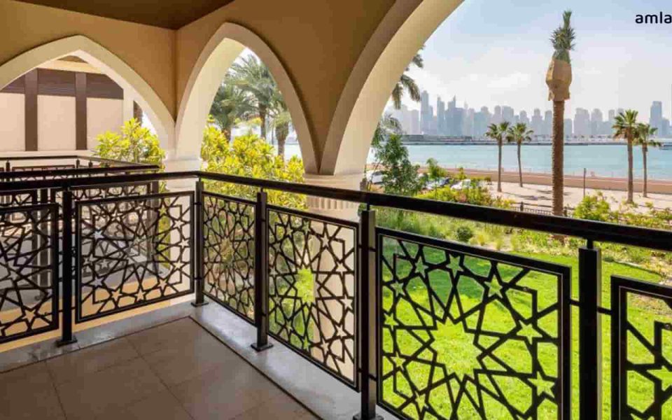 Buying a villa in Dubai from Palm Jumeirah, the Royal Villas at Zabeel Saray project.