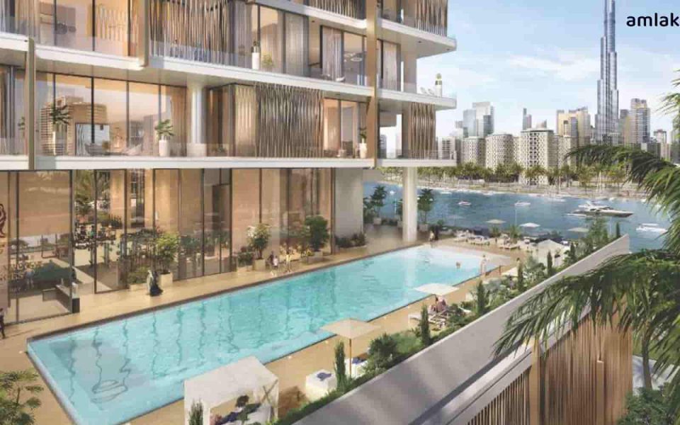 Swimming pool and pool amenities at the Ritz-Carlton Residences in Business Bay, Dubai include