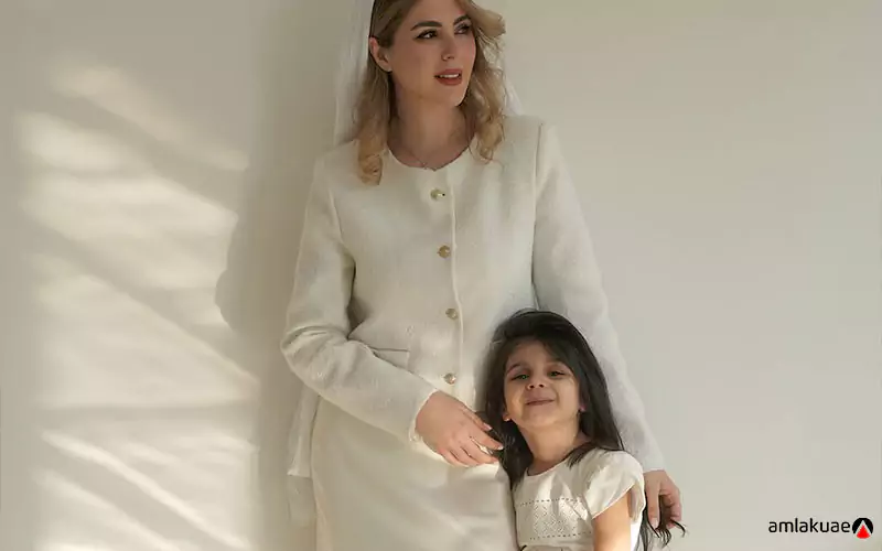 Beauty blogger and lifestyle Deniz - Amlakuae Group.