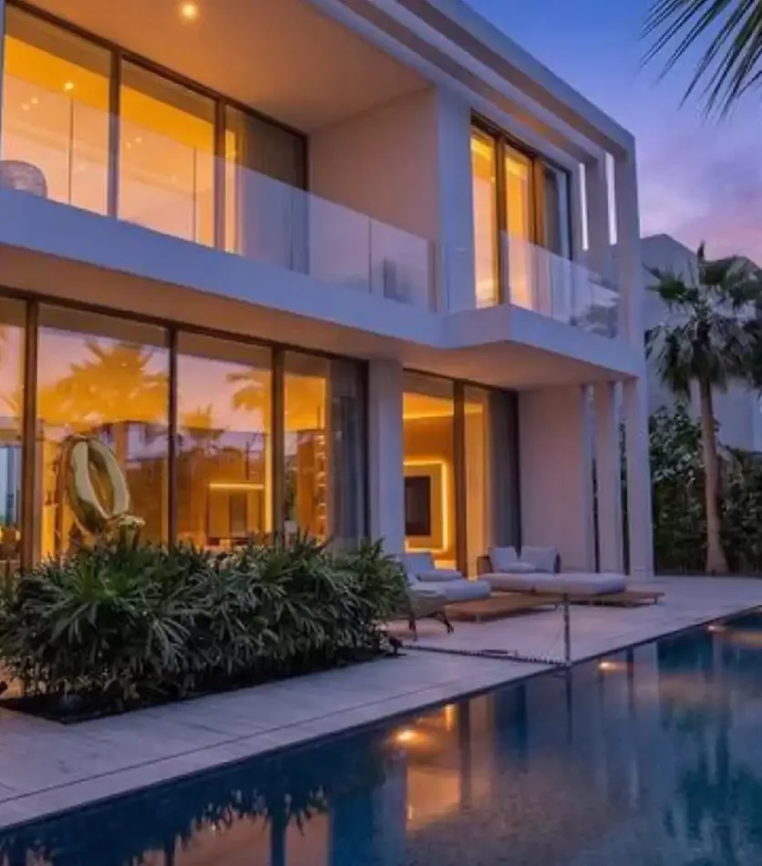 Ultra-Luxury Beachfront Villa in La Mer, Dubai