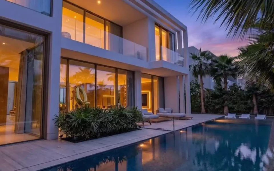 Ultra-Luxury Beachfront Villa in La Mer, Dubai
