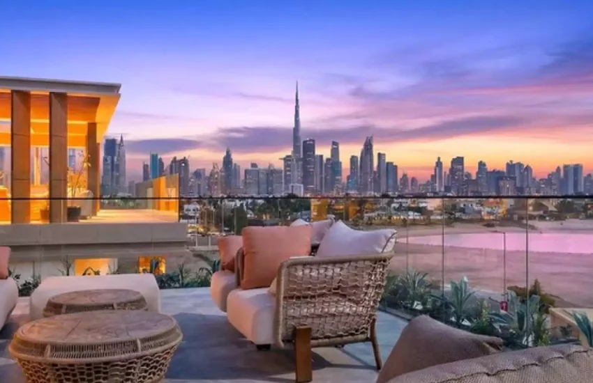 Magnificent Beachfront Villa in La Mer, Dubai (La Mer Beachfront Residence)