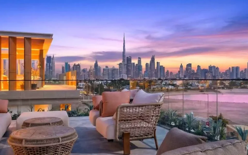 Magnificent Beachfront Villa in La Mer, Dubai (La Mer Beachfront Residence)