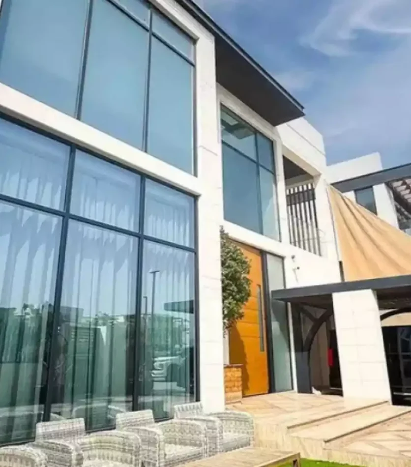 Luxurious, Ready-to-Move Villa in La Mer – Unrivaled Sea & Skyline Views