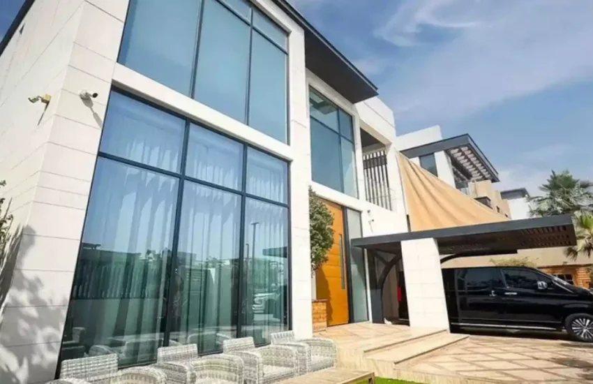 Luxurious, Ready-to-Move Villa in La Mer – Unrivaled Sea & Skyline Views